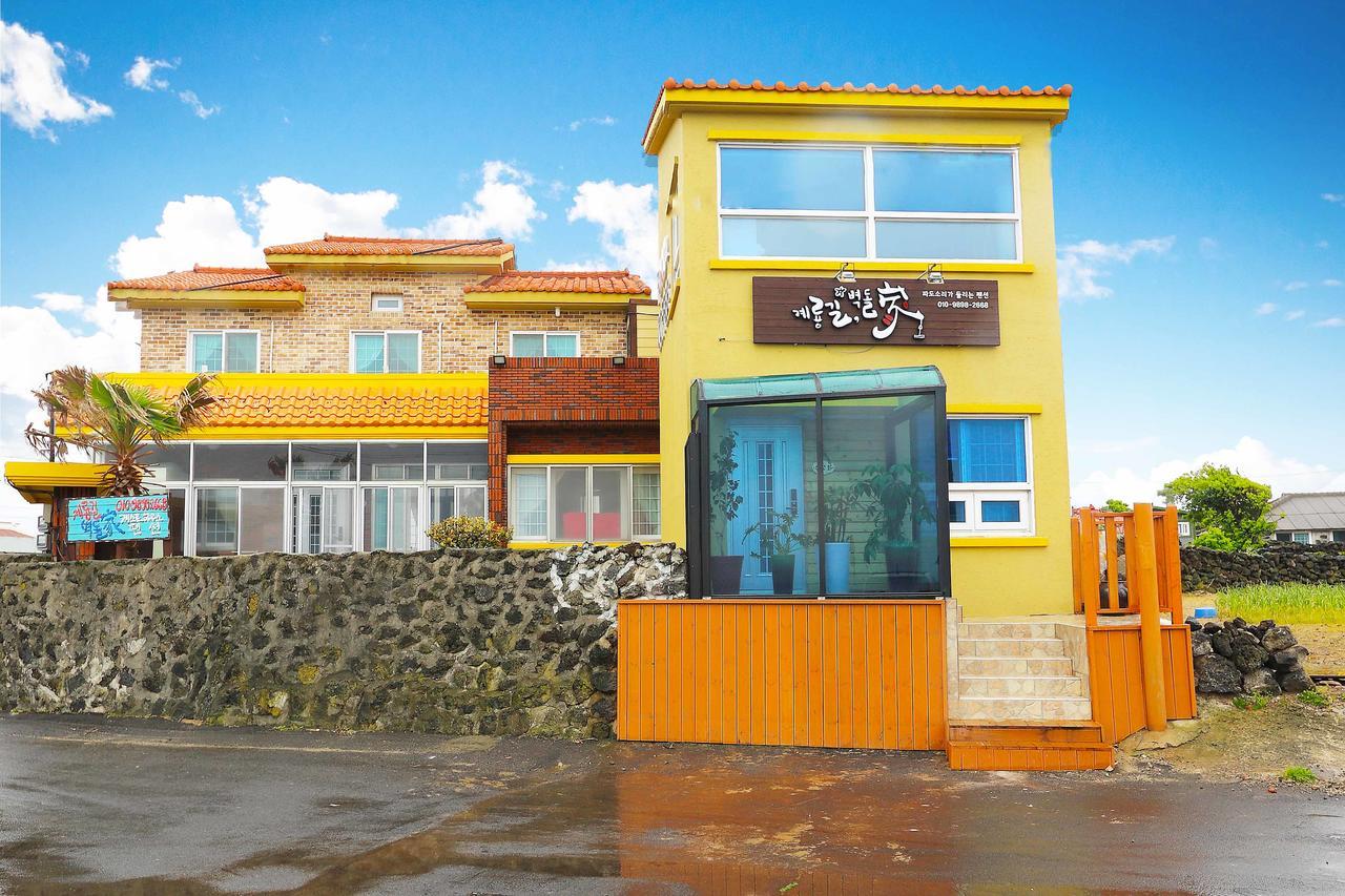Gyeryonggil Pension Jeju Bagian luar foto