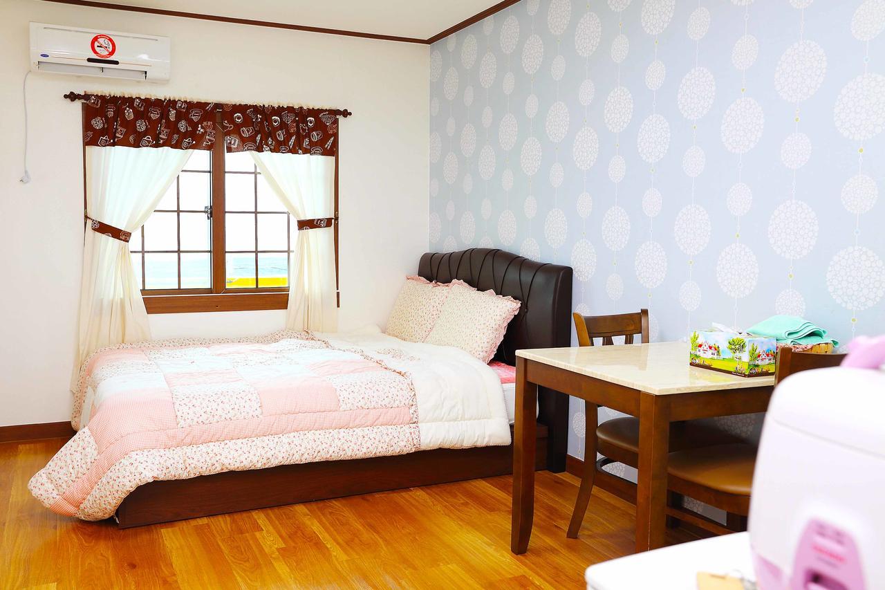 Gyeryonggil Pension Jeju Bagian luar foto