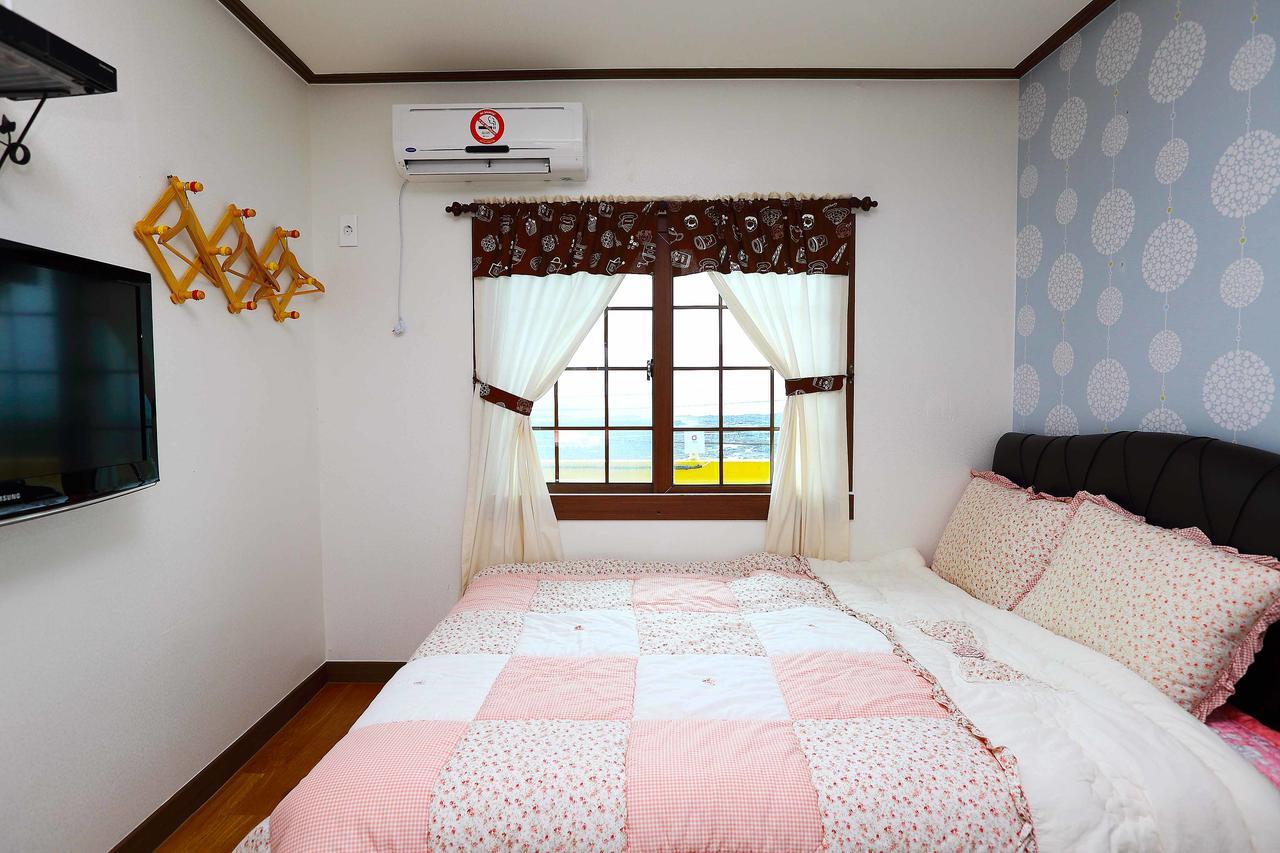 Gyeryonggil Pension Jeju Bagian luar foto