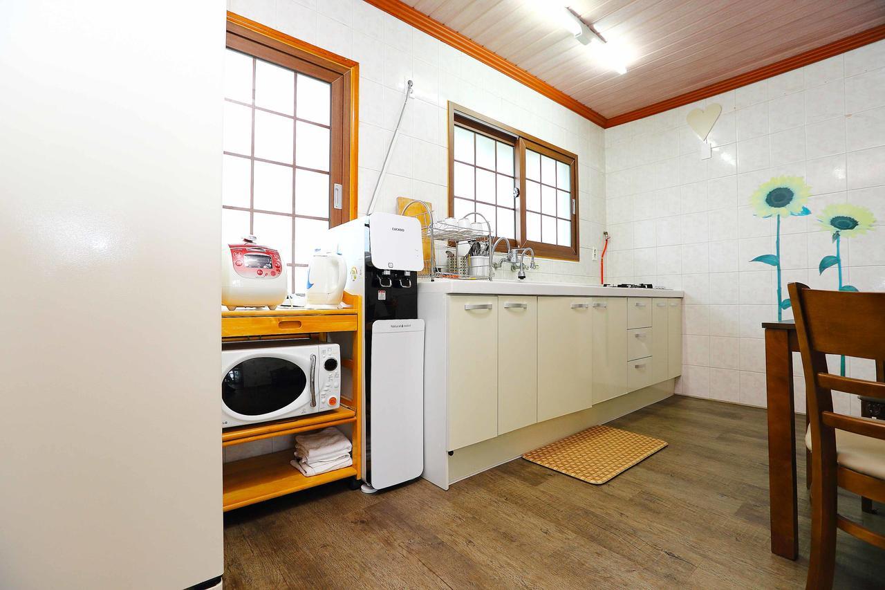 Gyeryonggil Pension Jeju Bagian luar foto