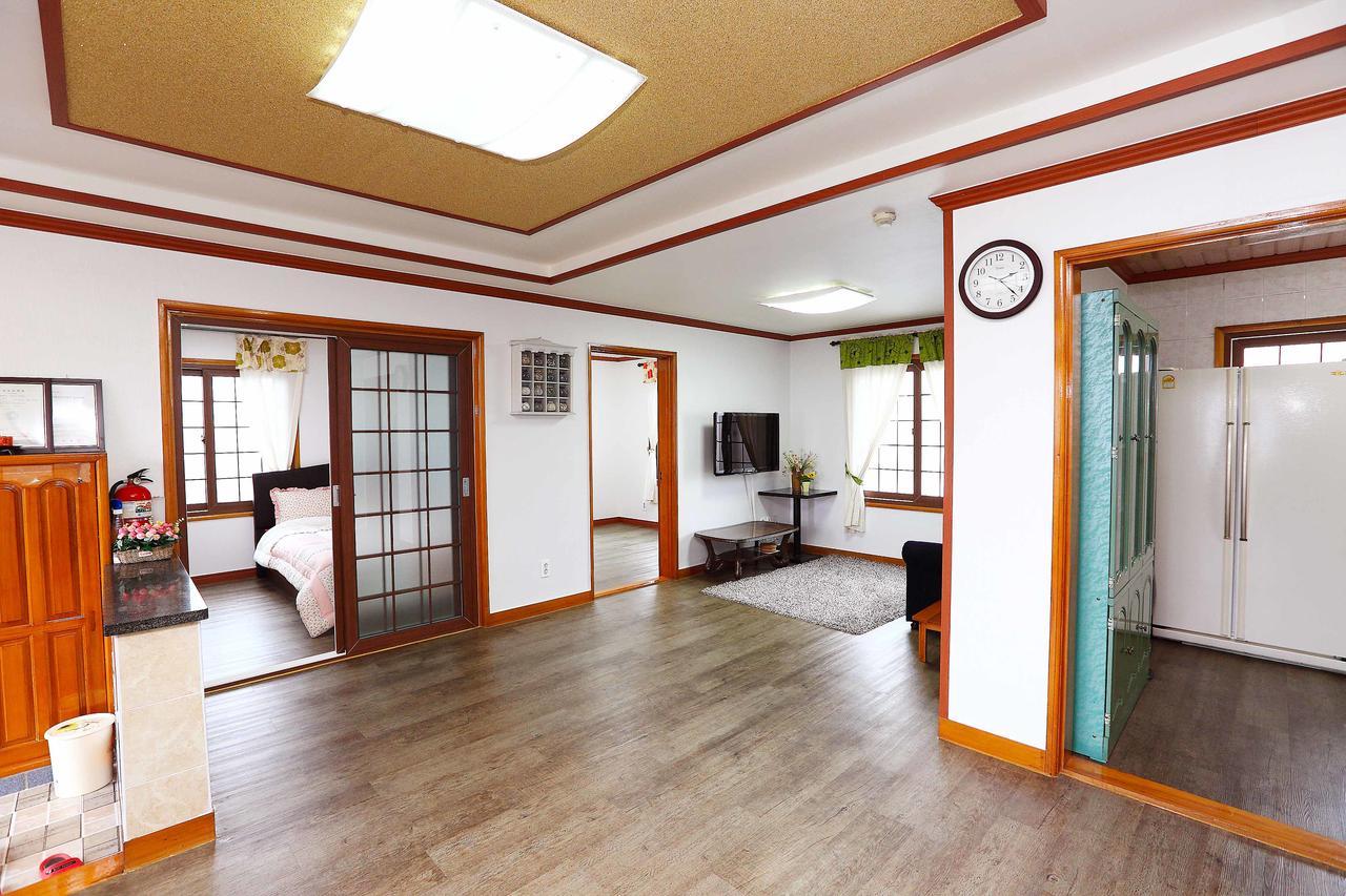 Gyeryonggil Pension Jeju Bagian luar foto